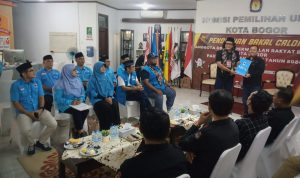 DPD Partai Gelora Indonesia Kota Bogor saat menyerahkan berkas pendaftaran Bacaleg-nya di Kantor KPU Kota Bogor. (Yudha Prananda / Jabar Ekspres)