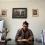 Ketua KPU Kota Cimahi Ir Mohamad Irman saat ditemui di ruang kerjanya, Senin (16/5). Menurutnya ada 800 orang lebih yang telah mendaftarkan diri menjadi Bacaleg melalui 18 Partai Politik. (CECEP HERDI/JABAR EKSPRES)