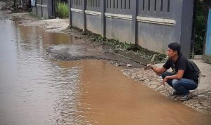 Warga Keluhkan Jalan Rusak, Pemkab Gelontorkan Rp 4 Miliar untuk Perbaikan Warga Keluhkan Jalan Rusak, Pemkab Gelontorkan Rp 4 Miliar untuk Perbaikan