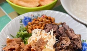 5 Rekomendasi Bubur Enak dan Murah di Kota Bandung, Ada yang Toppingnya Melimpah! (sumber gambar: Google Maps User Ranie esem)