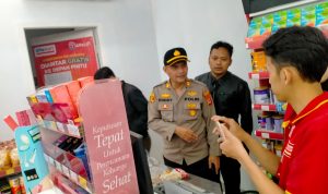 Pelaku Pencurian Gasak Minimarket di Bogor, 20 Juta Melayang Polsek Cibinong saat mendatangi TKP pencurian di Minimarket, Kabupaten Bogor. Foto : Dok Polsek