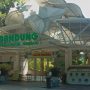 Gerbang masuk wisata Kebun Binatang Bandung (Bandung Zoo)
