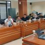 Ahli waris TB A Basuni saat menyambangi Komisi I DPRD Kota Bogor. (Yudha Prananda / Jabar Ekspres)