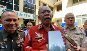 Pj Wali Kota Cimahi Dikdik S Nugrahawan didampingi Komandan Pusat Pendidikan Pembekalan Angkutan (Pusdikbekang) Kolonel Benny Mutiha Tampubolon (kiri) dan Kadinsos Cimahi Ahmad Saefullah (kanan) / Cecep Herdi