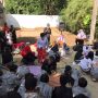 Komunitas Hong saat melangsungkan kegiatannya. Memainkan permainan tradisional bersama para pengunjung, di Jl. Bukit Pakar Utara No.26, Ciburial, Kec. Cimenyan, Kabupaten Bandung, Senin (30/5). (Deffa/Jabarekspres)