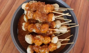 4 Rekomendasi Cilok Bandung Enak yang Dapat Memanjakan Lidah