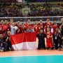 Arsip - Tim bola voli Indonesia berpose dengan membentangkan bendera Merah Putih usai mengalahkan tim bola voli putra Vietnam pada final bola voli putra SEA Games 2021 di Dai Yen Arena, Quang Ninh, Vietnam, Minggu (22/5/2022). ANTARA FOTO/Arsakha/wpa/wsj.