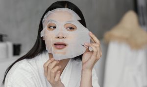 Pahami Cara Menggunakan Sleeping Mask dengan Benar Agar Wajah Glowing Seharian!