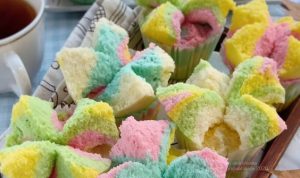 15 Resep Bolu Kukus Kekinian, Enak, dan Lezat!