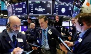 Wall Street Closes Amid Tech Stock Rally