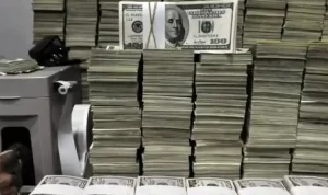 Dollar Weakens as Traders Await US Debt Ceiling Vote