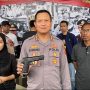 dua orang pemuda berinisial RV, 25, dan VM 15 menodongkan senjata api kepada pengendara lain hanya karena bersenggolan antar kendaraan motor.