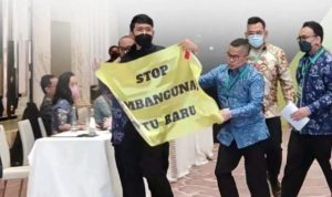 Aksi demo Tolak PLTU Baru