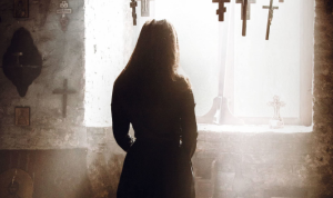 Sinopsis Film The Crucifixion, Seorang Pastor Melakukan Eksorsisme