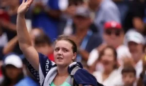 Defending Champion Swiatek Breezes into French Open Second Round