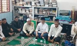 Tak Mau Kalah Sat Set dari AHY, Ganjar Pranowo Turut Mengunjungi Ulama Besar Banten Abah Abuya Muhtadi, Minta Restu? Tak Mau Kalah Sat Set dari AHY, Ganjar Pranowo Turut Mengunjungi Ulama Besar Banten Abah Abuya Muhtadi, Minta Restu?
