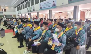 Ratusan Calon Haji RI Kloter Pertama, Ikuti One Stop Service!
