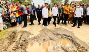 Gubernur Lampung Salahkan Pengusaha Usai Jokowi Kunjungi Jalanan Rusak di Lampung