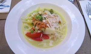 Soto Kuning Bandung, Salah Satu Kuliner Bandung Enak Tak Ada Duanya!