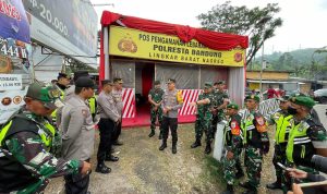 Hari terakhir Operasi Ketupat Lodaya 2023, Polresta Bandung, Dandim 0624 dan Batalyon Yonif 330 Para Raider/Tri Darma kunjungi Pos Pam Jalur Mudik 2023. (AGI/JABAREKSPRES)