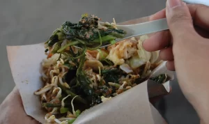 Mengenal Pecel Oranye, Kuliner Khas Tasikmalaya dengan Rasa yang Menggugah Selera Mengenal Pecel Oranye, Kuliner Khas Tasikmalaya dengan Rasa yang Menggugah Selera
