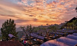 7 Tempat Kuliner Bandung Paling Terkenal, Wajib di Kunjungi! 7 Tempat Kuliner Bandung Paling Terkenal, Wajib di Kunjungi!