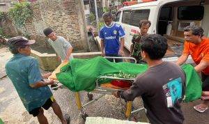seorang warga di Dayeuhkolot di Kabupaten Bandung yang meninggal setelah tersengat aliran listrik tegangan tinggi.