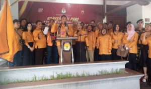 Bacaleg Partai Hanura usai menggelar konferensi pers di kantor KPU Kota Bogor, Kamis (11/5). (Yudha Prananda / Jabar Ekspres)