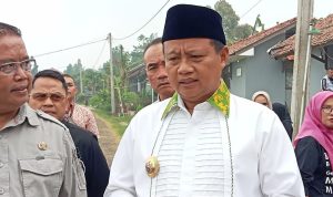 Wakil Gubernur Jawa Barat, Uu Ruzhanul Ulum saat meninjau Pusat Pelayanan Sosial Griya Bina Karya di Jalan Kolonel Masturi, Cisarua, Kabupaten Bandung Barat, Selasa 6 Juni 2023. (UWIT/JABAREKSPRES)