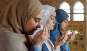 Mau Wajah Glowing Putih Bersinar? Amalkan 5 Doa ini Setiap Hari Agar Cantik Berseri Ilustrasi Doa meminta agar cantik glowing putih berseri (pexels)