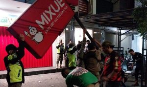 Penertiban reklame ilegal di Kota Bandung