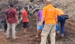 Tangkapan layar video pencarian kerangka bayi yang dibunuh Pria di Banyumas. (instagram)