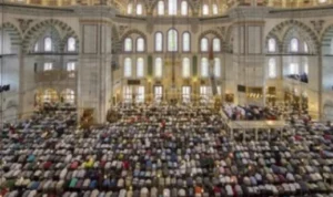Contoh Khutbah Idul Adha tentang keteladanan keluarga Nabi Ibrahim.