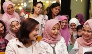 5 Obrolan Ibu-Ibu Paling Populer Saat Ngumpul ilutrasi obrol ibu-ibu paling populer saat bertemu dan berkumpul.