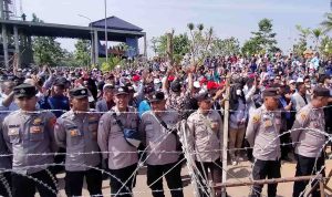 Demo Al Zaytun Jilid II Kerahkan 10.000 Massa Demo Al Zaytun Jilid II Kerahkan 10.000 Massa