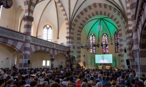 Gereja Ini Manfaatkan AI ChatGPT untuk Pimpin 300 Lebih Jemaat