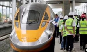 Kereta Cepat Jalur Bandung-Jakarta Resmi di Gratiskan Kereta Cepat Jalur Bandung-Jakarta Resmi di Gratiskan