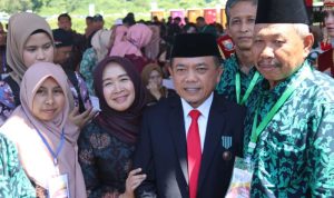 Jambi Province Governor Receives Satyalancana Wirakarya Award
