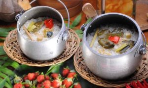 10 Rekomendasi Nasi Liwet, Pilihan Kuliner Bandung yang Nikmat dan Mengenyangkan Berikut ini adalah 10 rekomendasi nasi liwet, merupakan pilihan kuliner Bandung yang digemari banyak orang. Instagram/@asstro_official.