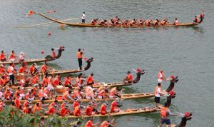 As Many as 60 Teams Participate in Dragon Boat Races in Sanya China