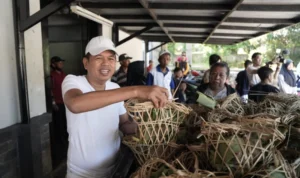 Dedi Mulyadi Gunakan Bongsang Untuk Wadah Daging Agar Ramah Lingkungan