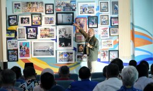 Sekretaris Daerah Provinsi Jawa Barat Setiawan Wangsaatmaja menghadiri Silaturahmi Keluarga Besar Dinas Pemuda dan Olahraga Provinsi Jawa Barat yang dirangkaikan dengan Peluncuran Brand Ambassador Mantan Atlet Nasional dan Internasional Asal Jawa Barat di Kantor Dinas Pemuda dan Olahraga Jabar, Kota Bandung, Selasa (2/5/2023).(Biro Adpim Jabar)