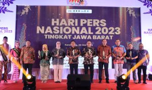 Ridwan Kamil - Uu Ruzhanul Ulum Dapat Penghargaan dari PWI Jabar