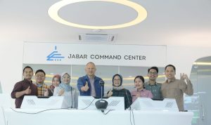 Pemdaprov Jawa Barat Luncurkan Sayembara Desa Digital 2023 Sekretaris Daerah Jawa Barat Setiawan Wangsaatmaja memberikan sambutan pada peluncuran Sayembara Desa Digital 2023 di Jabar Command Center, Kota Bandung, Selasa (23/5/2023).
