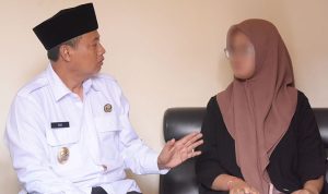 Wagub Uu Kunjungi Siswa SMA Korban Perundungan di Tasikmalaya Wagub Uu Kunjungi Siswa SMA Korban Perundungan di Tasikmalaya