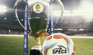 Official Ball dan trofi liga Indonesia