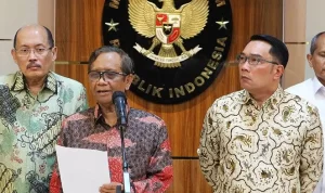 Gubernur Jabar Ridwan Kamil mengatakan Mahfud MD segera mengumumkan langkah pemerintah pusat untuk menyelesaikan polemik Ponpes Al Zaytun. ANTARA/Fianda Sjofjan Rassat.