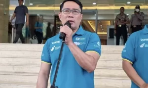 Gubernur Jawa Barat (Jabar), Ridwan Kamil telah melaporkan hasil tim investigasi yang dibentuknya terkait polemik Pondok Pesantren (Ponpes) Al Zaytun kepada Menko Polhukam, Mahfud MD. ANTARA/Bagus Ahmad Rizaldi.