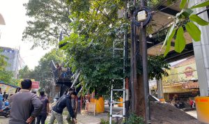 Skywalk Cihampelas akan Direaktivasi Pemkot Gencar Tertibkan Kabel Udara Skywalk Cihampelas akan Direaktivasi Pemkot Gencar Tertibkan Kabel Udara / Akmal Firmansyah