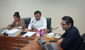 Bogor Duduki Tingkat Pengangguran Tertinggi di Jabar, Komisi IV Minta Bima Arya Jangan Panik! Ketua Komisi IV DPRD Kota Bogor, Akhmad Saeful Bakhri didampingi Wakilnya, Atty Somaddikarya saat menggelar rapat kerja bersama Kepala BPS Kota Bogor, Dariyanto, Selasa (27/6). (Yudha Prananda / Jabar Ekspres)